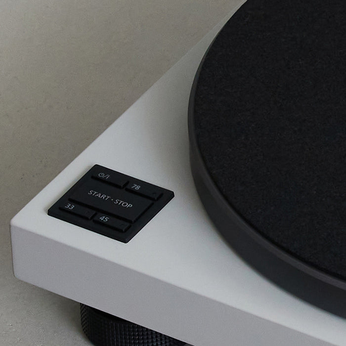 Built-In Phono Stage Matched to the Ortofon 2M Red