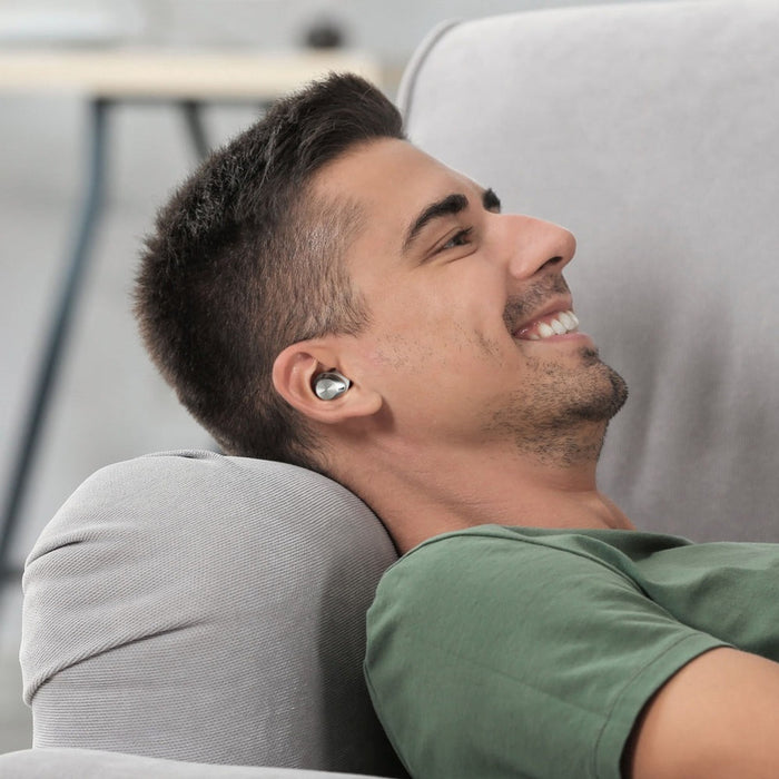 Ultra-Compact Fit with Three-Device Multipoint