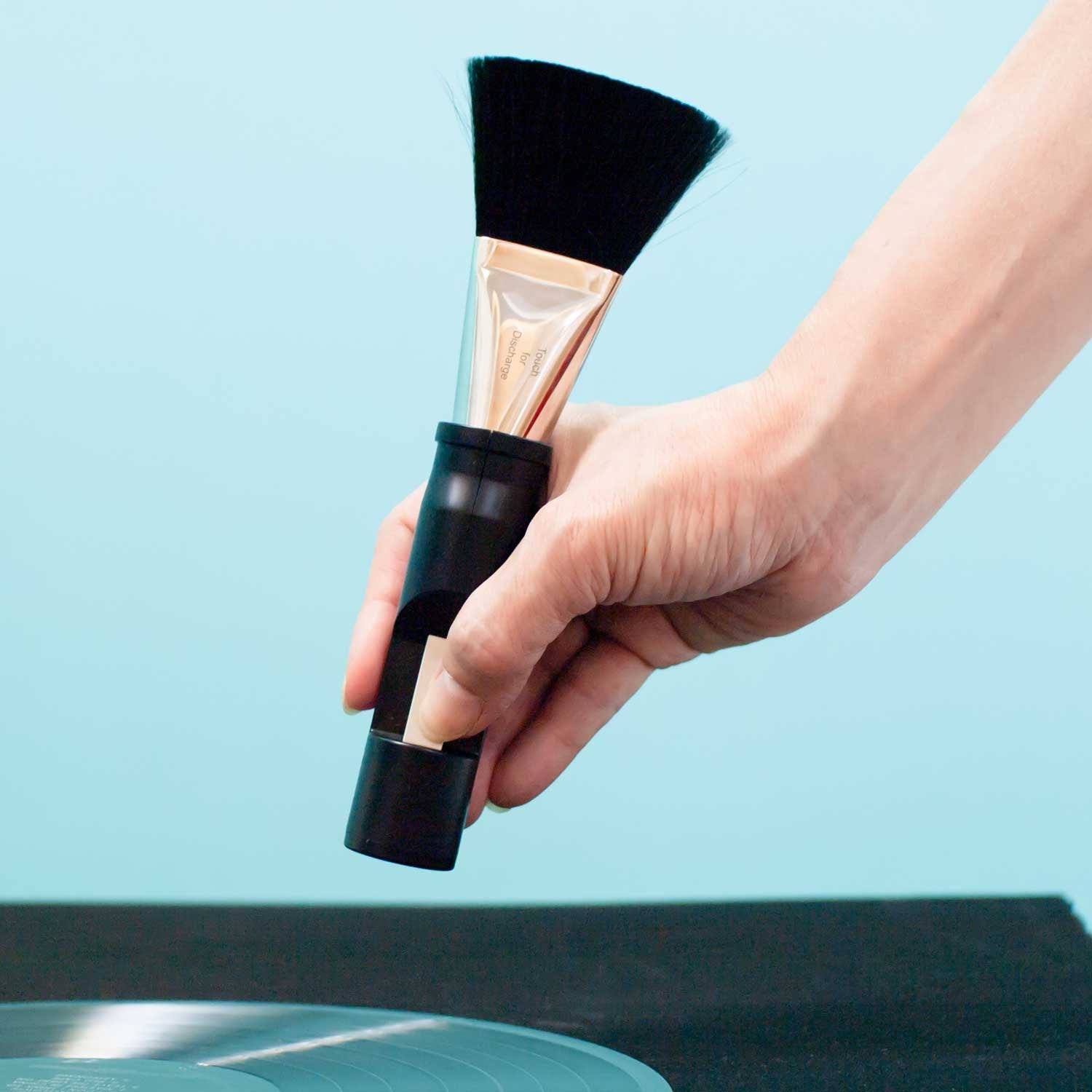 Furutech ASB-2 ion Furutech Select Series Antistatic Brush-1