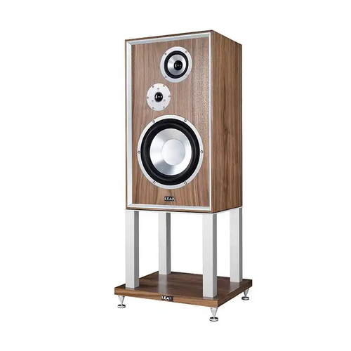 LEAK SANDWICH 250 LOUDSPEAKER | VINYL SOUND A major loudspeaker invention Throughout the history of broadcasting and recording, certain exceptional developments have become milstones in the progress of sound reproduction. One such milestone was the world’s very first low distortion amplifier – the famous original Leak Point One, in 1945. Another was the pioneering major breakthrough with the invention of the fantastically rigid Leak sandwich cone diaphragm.
