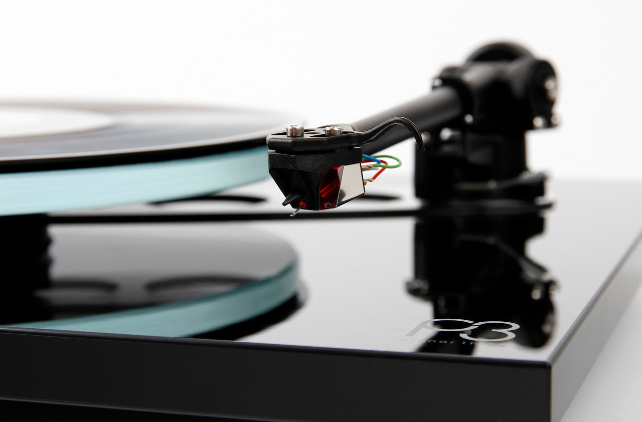 REGA PLANAR 3 TURNTABLE