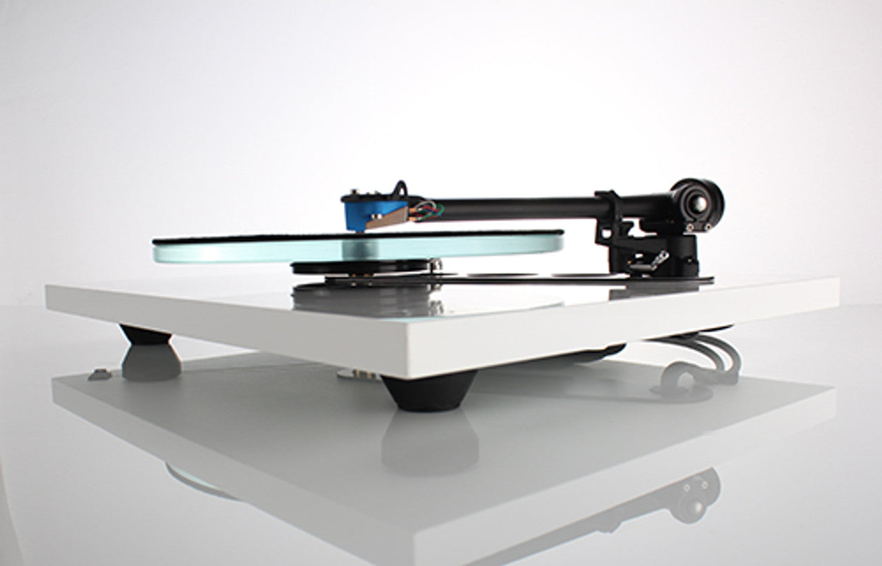 REGA PLANAR 3 TURNTABLE