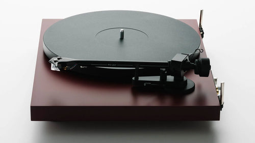 The Project Debut EVO 2 turntable! The Debut lineage holds firm footing among the best-selling hi-fi record players of the 21st century.