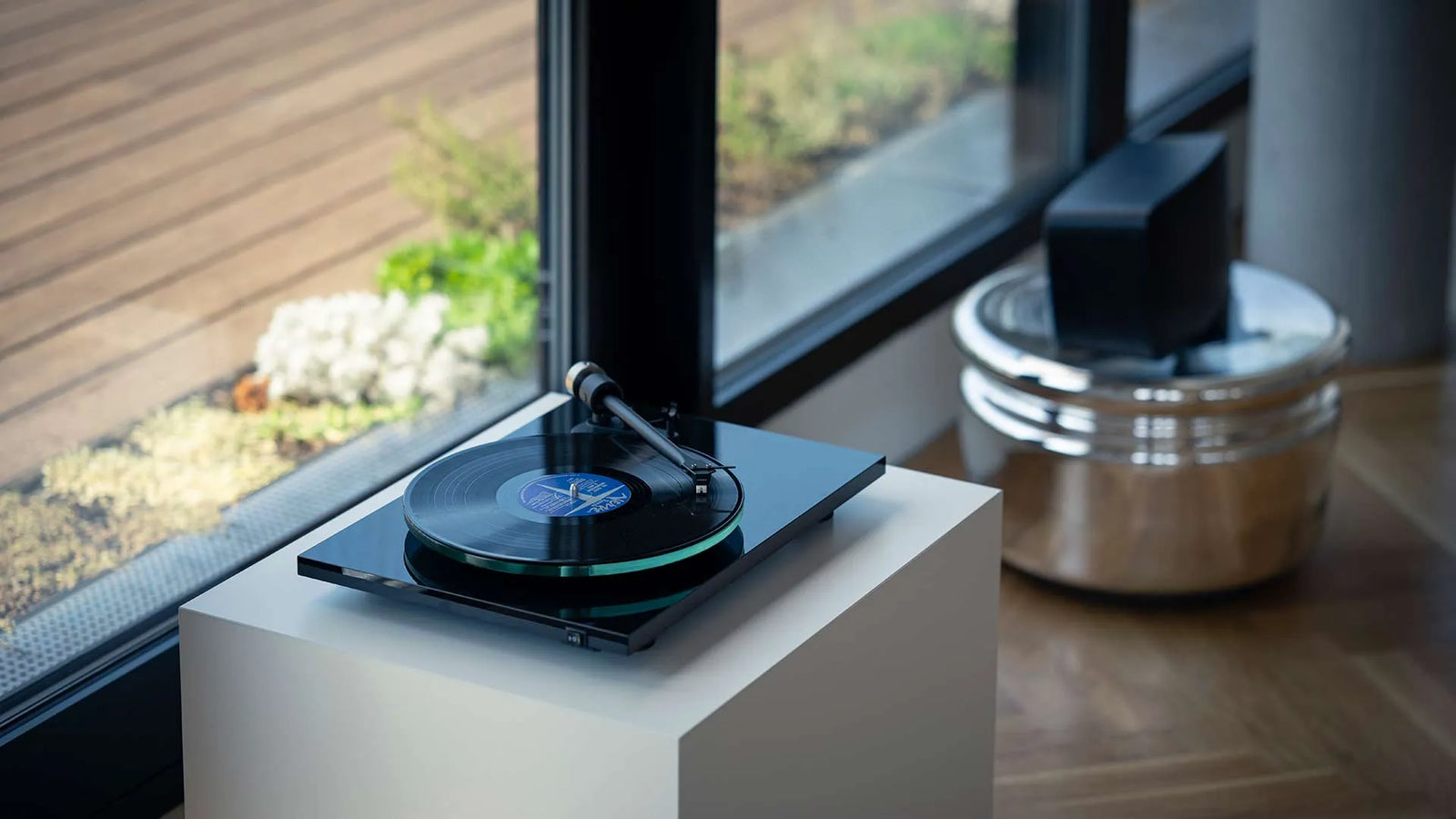 Pro-Ject T2 W Rainier Streaming Record Player - Rivoluzionaria tecnologia Wi -Fi - Preamplificatore fono MM integrato, base lavorata a CNC, piastra di vetro, braccio di tono in alluminio - Noce Pro-Ject T2 W Rainier Streaming Record Player - Rivoluzionaria tecnologia Wi -Fi - Preamplificatore fono MM integrato, base lavorata a CNC, piastra di vetro, braccio di tono in alluminio - Noce