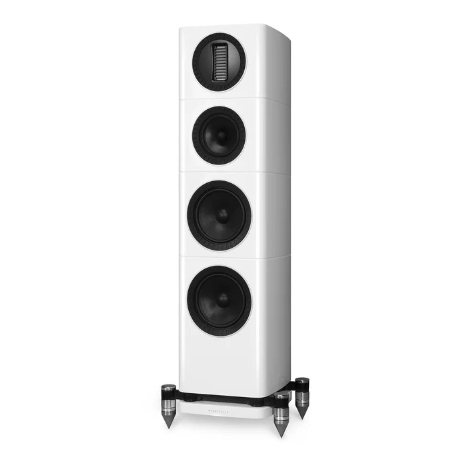 Elysian 3 From the top-of-the-line Elysian 4 and down through the series, the complete range has been the proud recipient of countless awards and honours to support its claim to be a boundary-pushing, price-point-defying example of luxurious loudspeakers. Developed in response to market demand, Elysian 3 brings all the magniﬁcence associated with its preceding sister models but oﬀers the 3-way conﬁguration and ﬂoor-standing design.