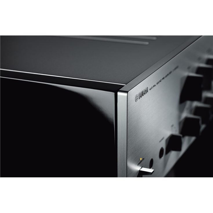 Yamaha C-5000 - Pre-Amp / Power Amp In pursuit of the intangible musical quality that breathes life into high-fidelity audio, the world's largest sound company presents the C-5000 pre-amplifier