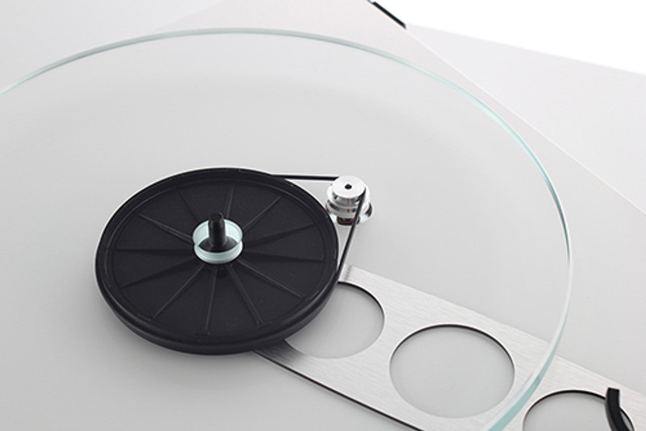 REGA PLANAR 3 TURNTABLE