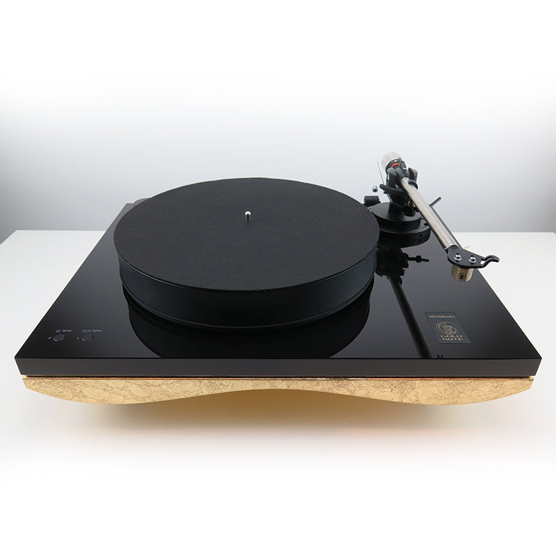 Gold Note is the leading Italian manufacturer in the High-End audio industry offering Turntables, Tonearms, Cartridges, Phono Stages, CD Player, Streaming DAC, Preamplifier, Integrated Amplifier, Amplifier, Speakers, Bookshelf Speakers, Floor Standing Speakers, Power Supply all designed with locally sourced high-quality materials.