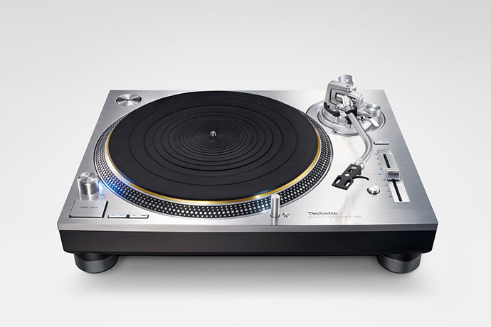 Technics SL-1200G Grand Class Reference Direct Drive Turntable is available at vinylsound.ca at the best price. Conventional analogue turntables have problems with degradation in sound quality caused by factors such as minute speed vibration during rotation and rotation irregularity called "cogging." In the SL-1200G, the use of a newly developed coreless direct-drive motor with no iron core eliminates cogging.