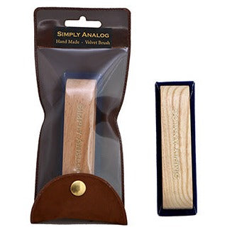 Get the best price at vinylsound on all the Simply Analog products: Simply Analog Record Brush Anti-Static - Simply Analog vinyl record brush -  Simply Analog Vinyl Records Cleaner - Simply Analog Vinyl Record Inner Sleeves - Simply Analog Stylus Cleaner - Simply Analog Velvet Brush...