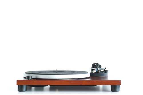 The stunning mmf-1.5, with its superior s-shaped alloy tonearm, music hall melody cartridge, 3-speed belt drive design, and built-in phono pre-amp, is a beautifully refined piece. In the groove From the first music note to the final fade-out, the music hall mmf-1.5 sets your world to groove and your feet to dance.