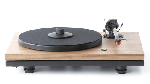 The music hall mmf-5.3se walnut turntable is a 2-speed belt driven audiophile turntable employing the unique dual-plinth construction originated by music hall. It features a gorgeous and classic-looking walnut real wood veneer finish. Distinctive design The distinctive design isolates the critical sound reproducing components.