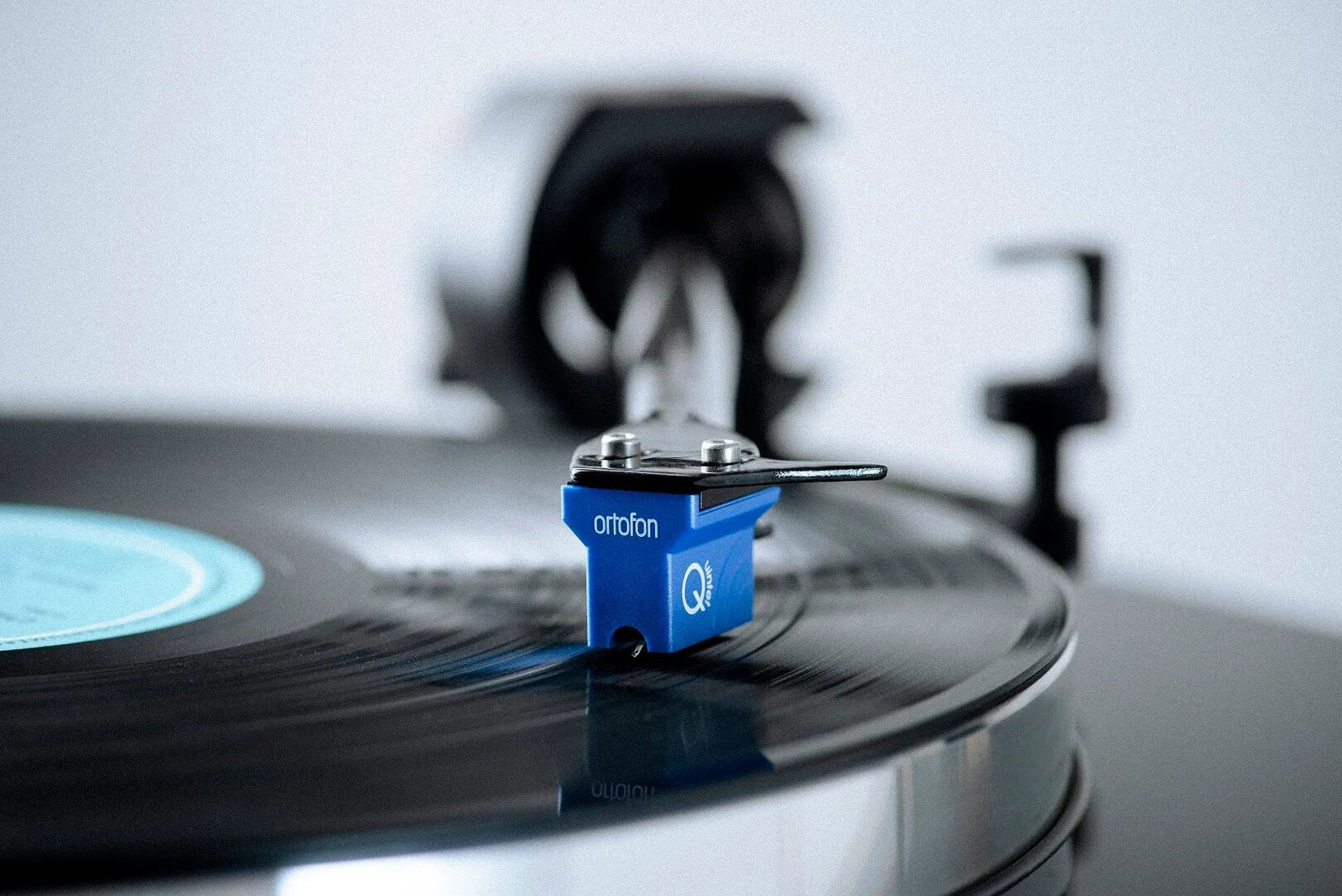 The Project X8 - Xtension 9 and 10 within reach The X8 is our most affordable mass-loaded turntable yet. Positioned neatly between the X2 and Xtension 9, the X8 adopts and breaks down its bigger siblings' Pro-ject Audio at Vinyl Sound. Available at the best price: Pro-ject Turntables X1 - X8 - X2 – Pro-ject 6 PerspeX SB - RPM 1 Carbon - RPM 10 Carbon – Xtension 12 Evolution... Pro-ject HiFi Electronics Phono Preamplifier · Vinyl Recording · Pro-ject Preamplifier – Pro-ject Phono Box... 