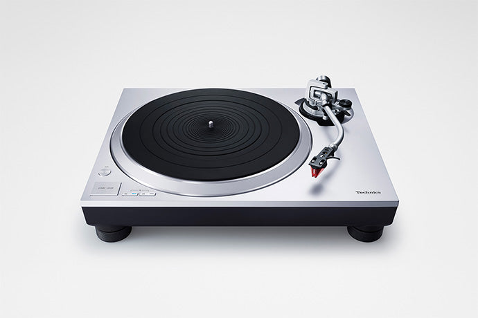 Technics SL-1500C Premium Class Direct Drive Turntable System is available at vinylsound.ca at the best price. The Latest Coreless Direct Drive Motor Achieves High-precision Stable Rotation The technologies acquired through the development of the SL-1200 Series and the high-end SL-1000R model were lavishly inserted into the motor drive unit, a key part of the turntable.